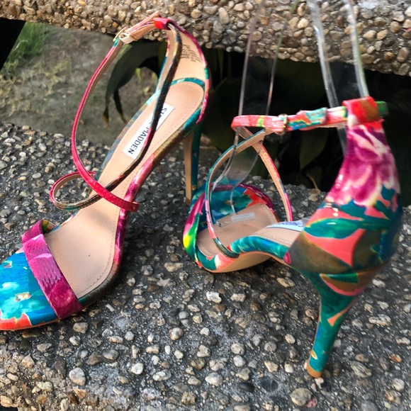 ❌ SOLD ❌ NEW Steve Madden Strappy Heels! - Picture 3 of 3
